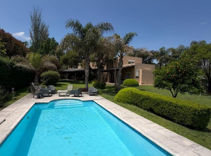 Casa · 360m² · 1 Ambiente · 2 Cocheras