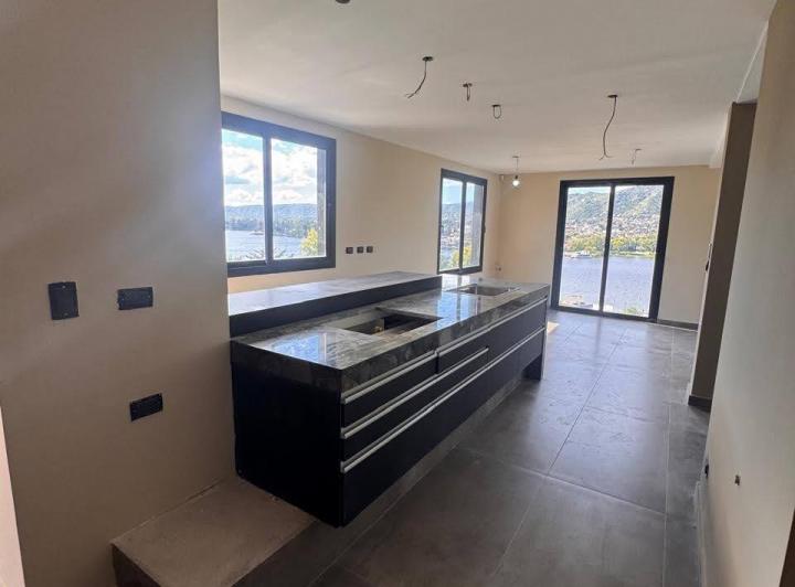 Casa · 135m² · 2 Dormitorios · 2 Cocheras