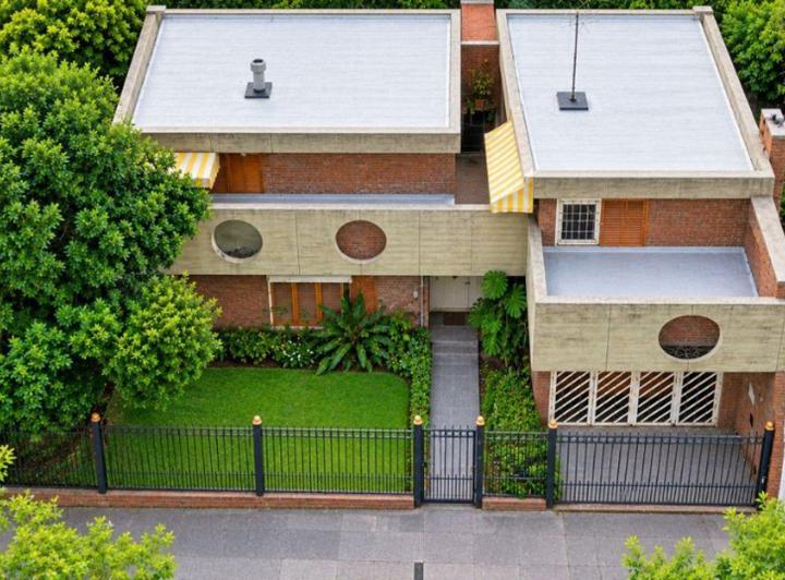 Casa · 264m² · 5 Ambientes · 1 Cochera