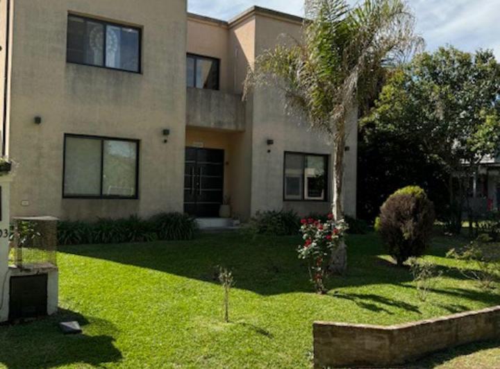 Casa · 231m² · 5 Ambientes · 1 Cochera