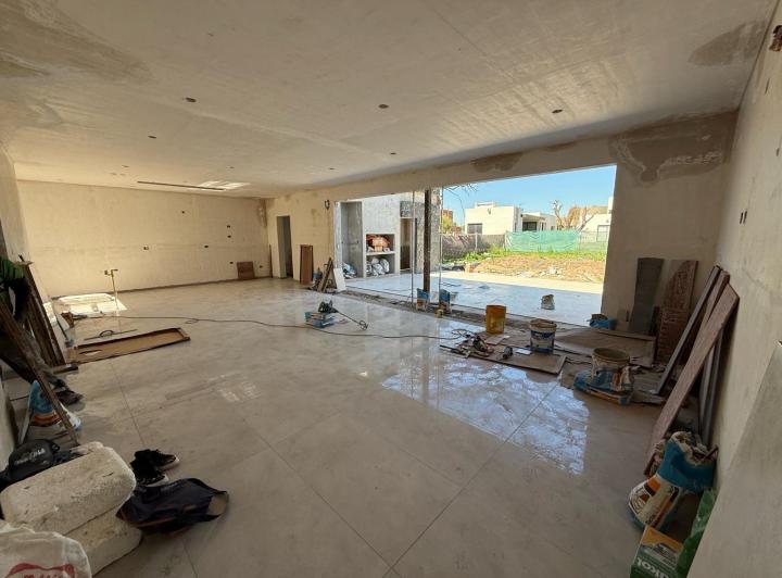 Casa · 290m² · 4 Ambientes · 2 Cocheras
