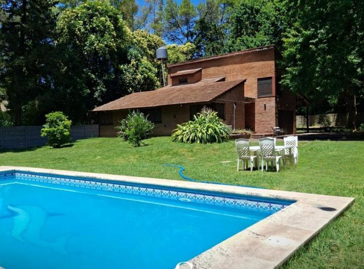 Casa · 170m² · 6 Ambientes · 2 Cocheras