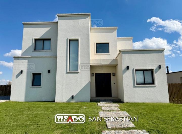 Casa · 192m² · 4 Ambientes · 1 Cochera