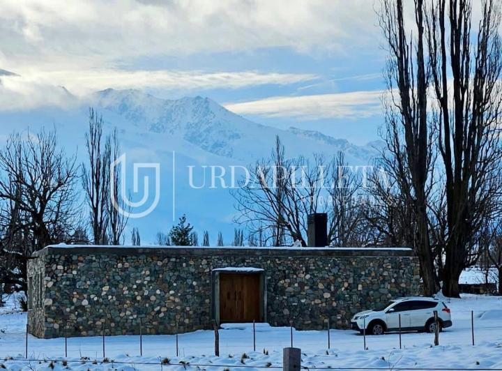 Casa · 5400m² · 4 Ambientes · 3 Cocheras