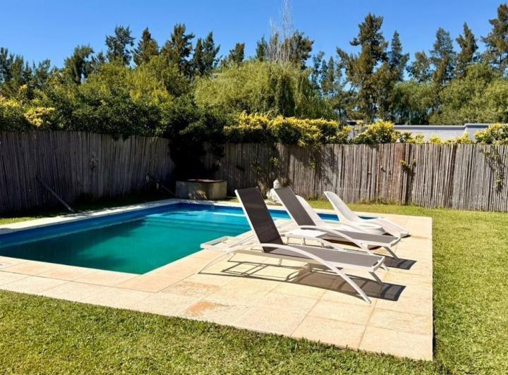 Casa · 240m² · 4 Ambientes · 1 Cochera
