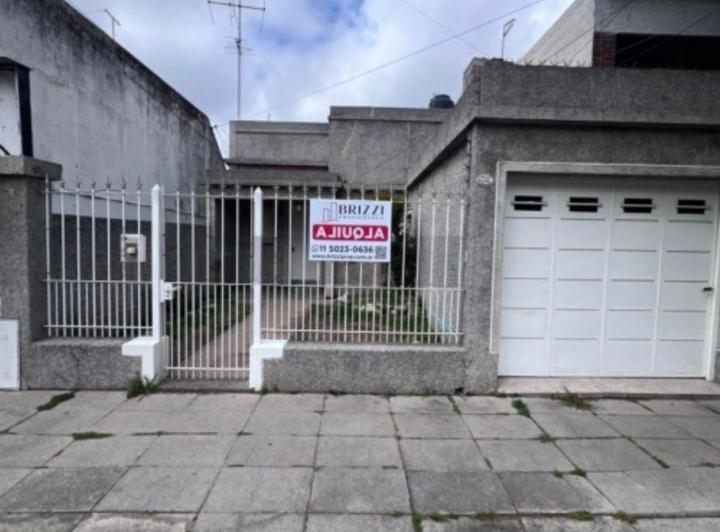 Casa · 100m² · 2 Ambientes · 1 Cochera