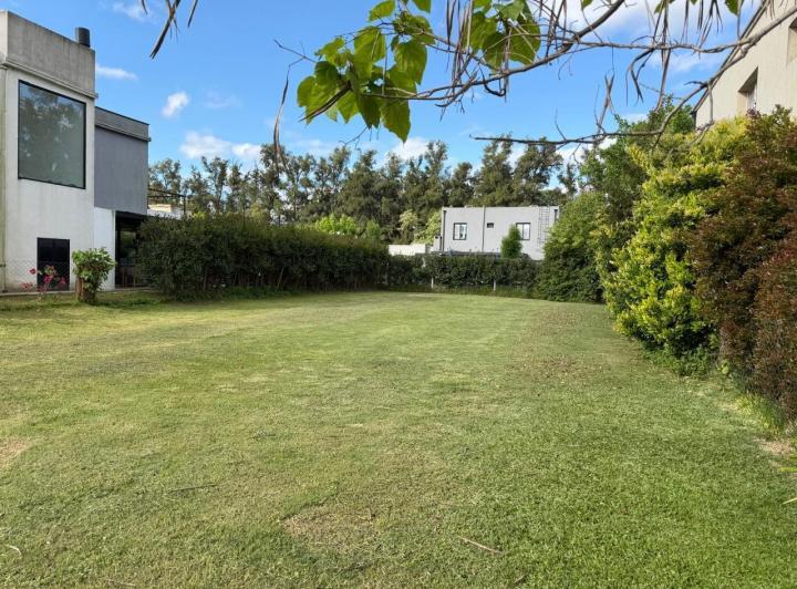 Terreno · 374m²