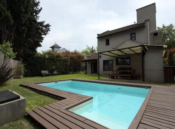 Casa · 130m² · 4 Ambientes · 4 Cocheras
