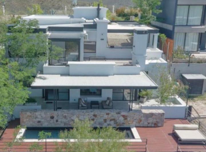 Casa · 290m² · 7 Ambientes · 1 Cochera