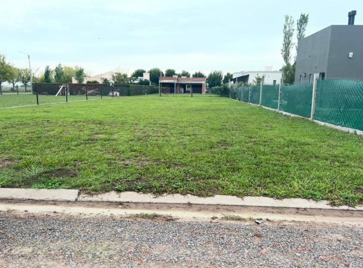 Terreno · 779m²