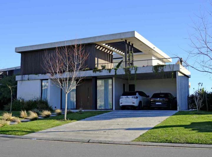 Casa · 359m² · 7 Ambientes · 6 Cocheras