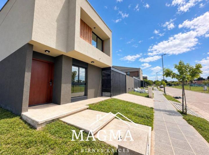 Casa · 144m² · 6 Ambientes · 2 Cocheras