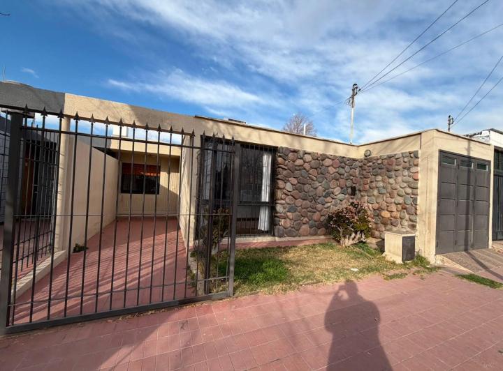 Casa · 150m² · 6 Ambientes · 3 Cocheras