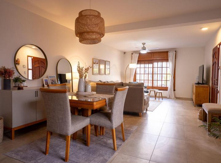 Casa · 260m² · 5 Ambientes · 2 Cocheras