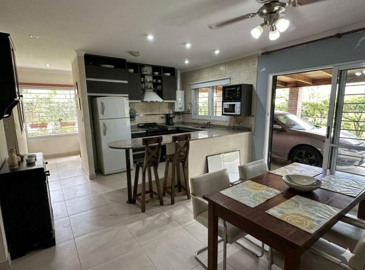 Casa · 186m² · 5 Ambientes · 2 Cocheras