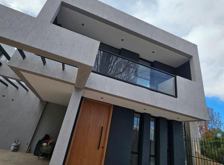 Casa · 150m² · 7 Ambientes · 2 Cocheras