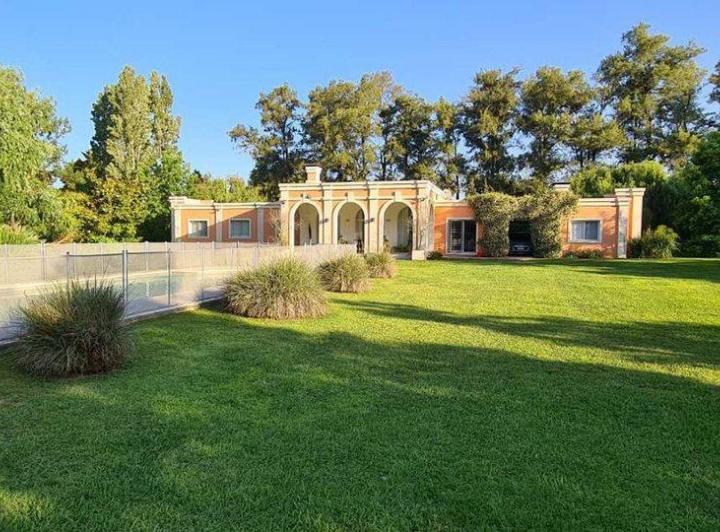 Casa · 120m² · 4 Ambientes · 2 Cocheras