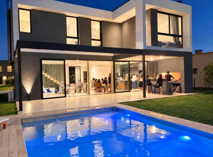 Casa · 176m² · 5 Ambientes · 2 Cocheras