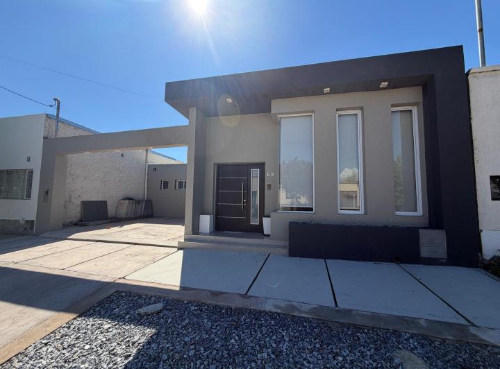 Casa · 125m² · 3 Dormitorios · 2 Cocheras