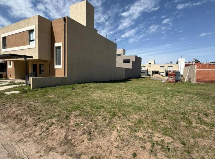 Terreno · 240m²