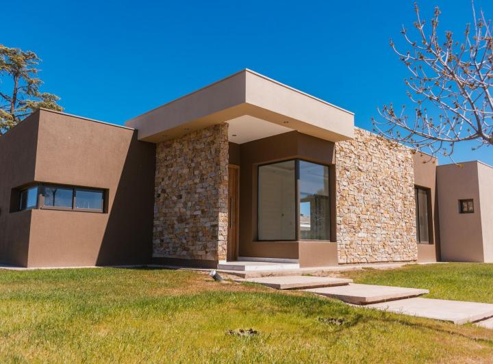 Casa · 140m² · 4 Ambientes · 1 Cochera
