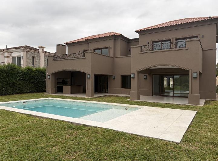 Casa · 273m² · 6 Ambientes · 1 Cochera