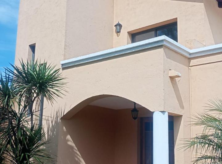 Casa · 200m² · 3 Dormitorios · 2 Cocheras