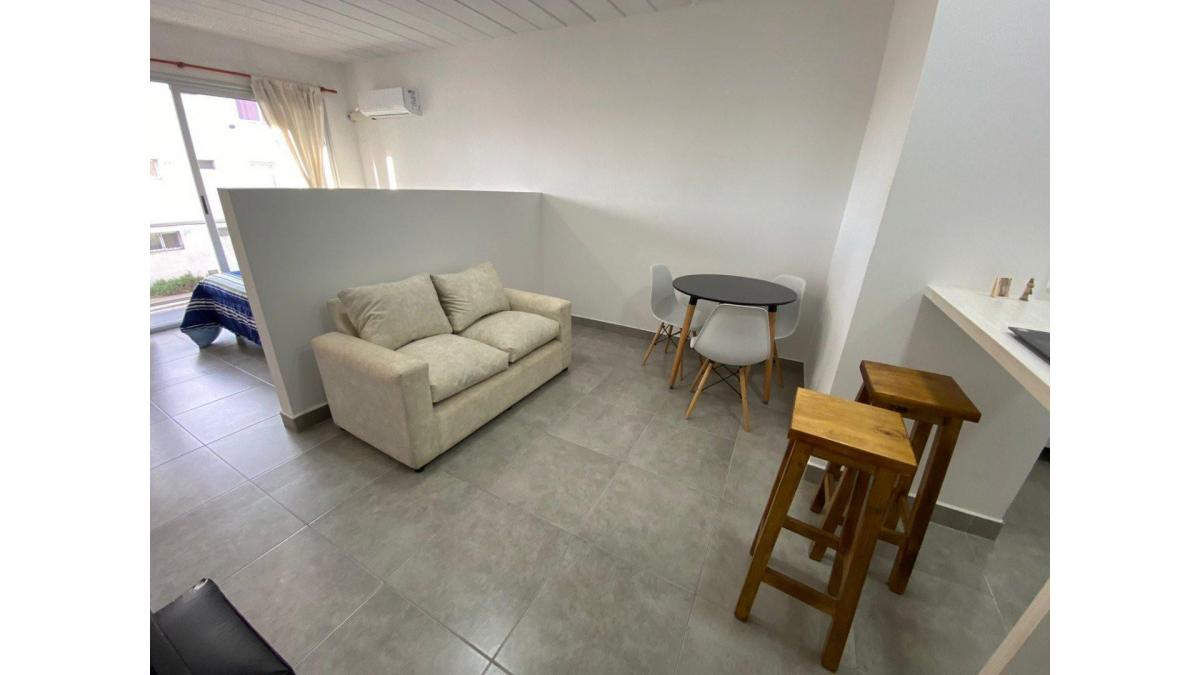 Venta de departamento en excelente estado ubicado en calle 1