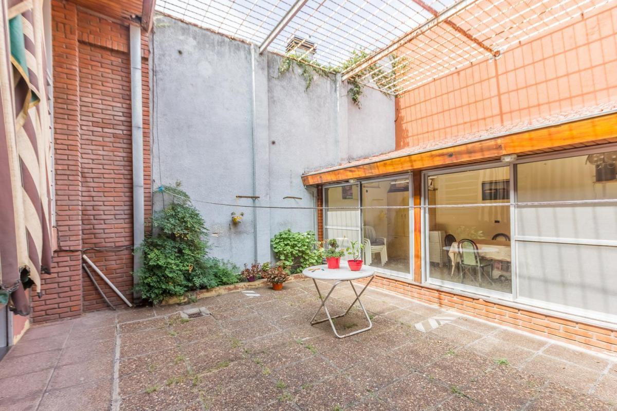 Venta Casa 5 Ambientes Barrio Villa Real Cochera y Patio Permuta