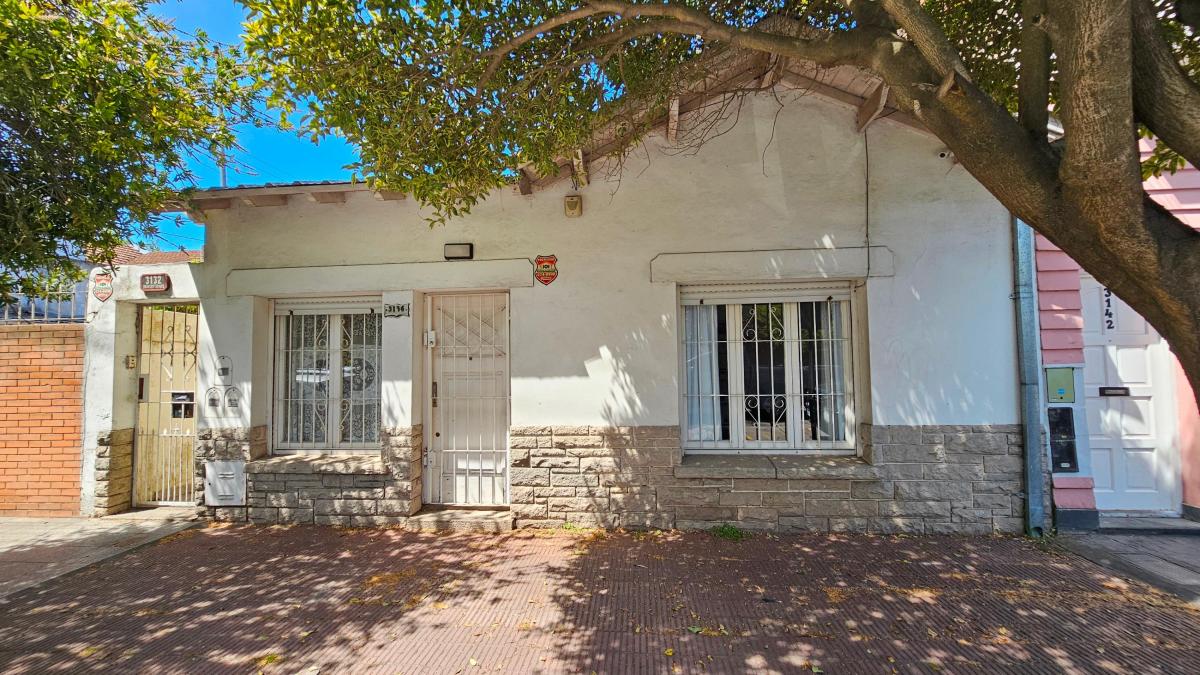 En Venta. PH de 3 Ambientes Al Frente con Patio. San Jose. Buenos Aires