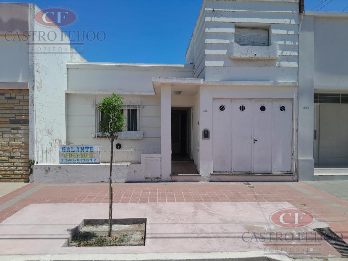 Venta de Casa en Chivilcoy - Calle Alvear 250Dirección: Alvear 250, Ch...