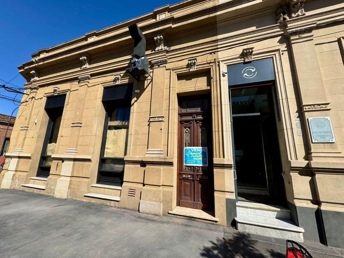 Oficina en venta estratégicamente ubicada sobre calle Pellegrini 293 e...