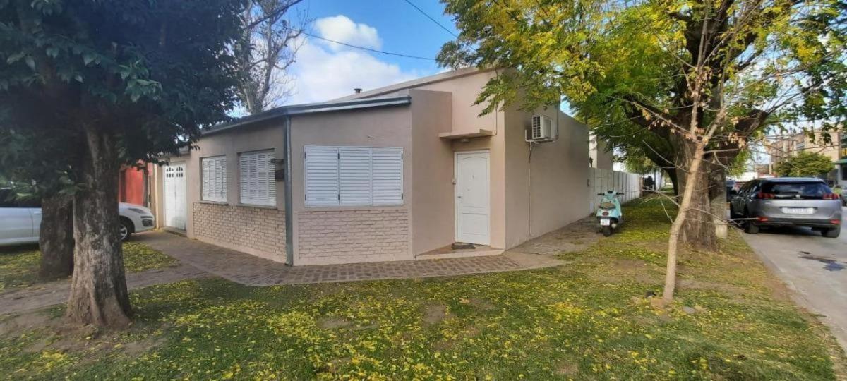 _ Casa de 3 dormitorios en venta ubicada sobre calle Hilario Vignales...