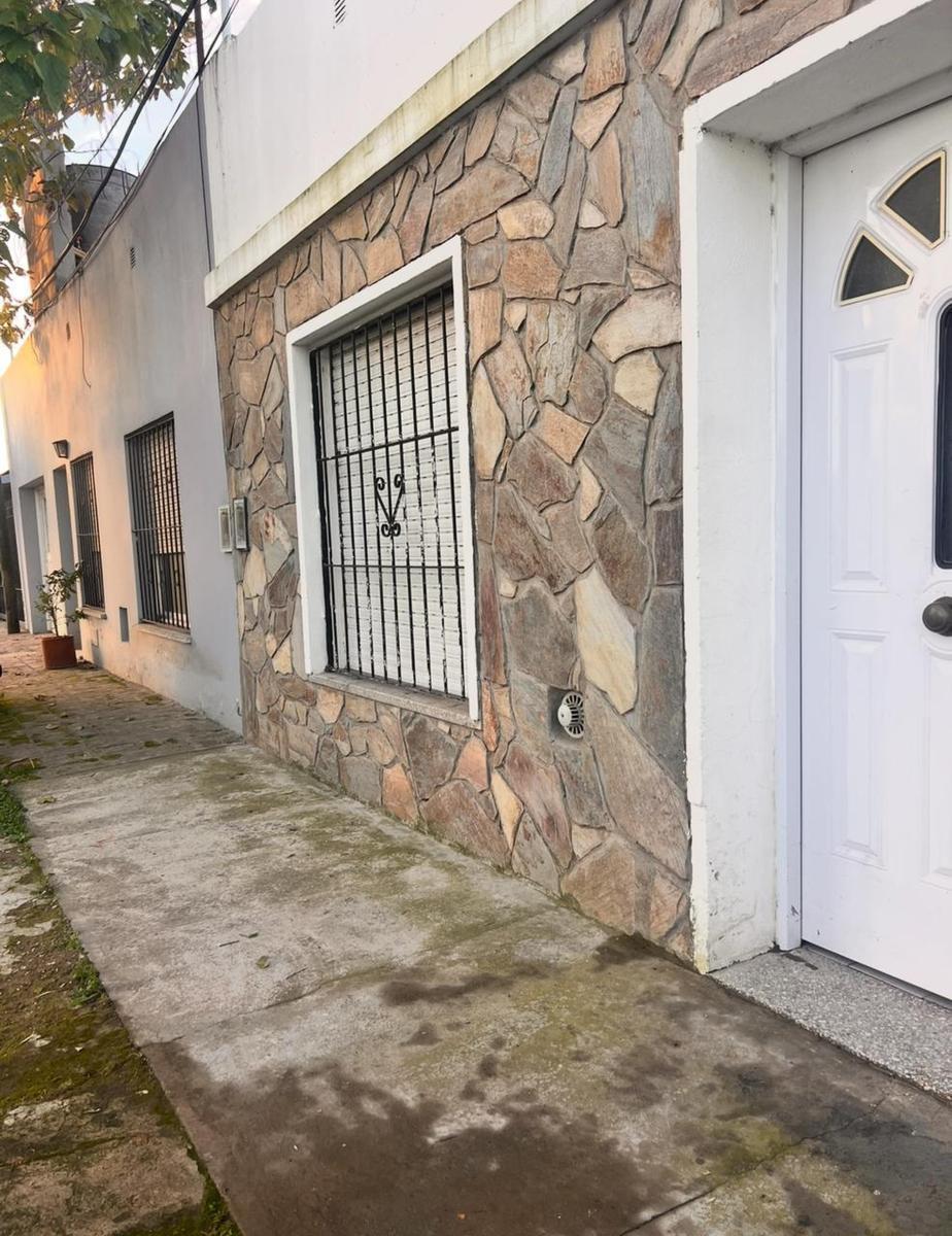 _ Casa de 2 dormitorios en venta ubicada sobre calle Calle 7 entre Cer...