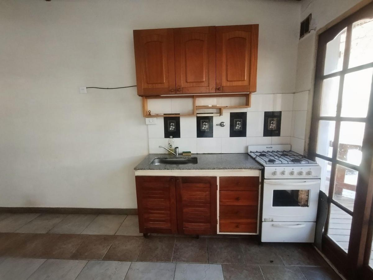 Calle 12 N° 1814 E/ 69 y 70 1800