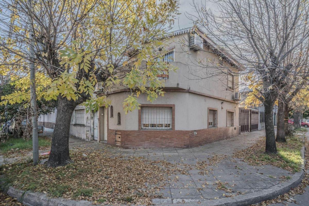 Manuel de Sarratea 3000,  Caseros, Tres de Febrero