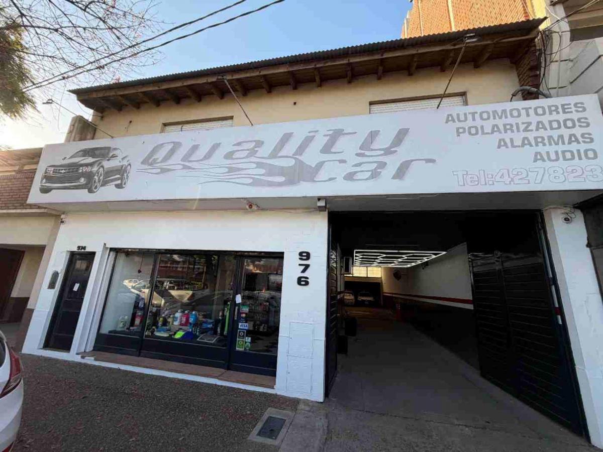 Avenida Hipólito Yrigoyen 900